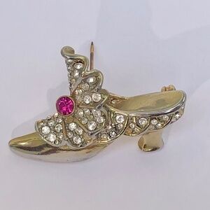 Style Shoe Brooch with Ruby red accent Louis XIV Stye vintage gold